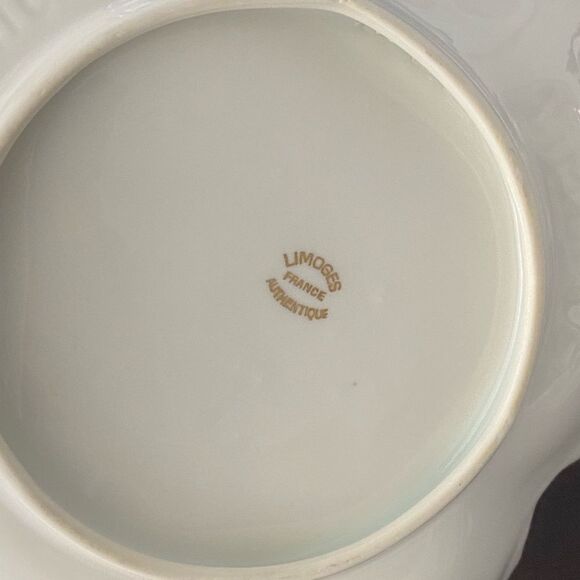 Limoge Bowl scalloped edge. White with gold trim. Wheat in center. - Picture 6 of 6